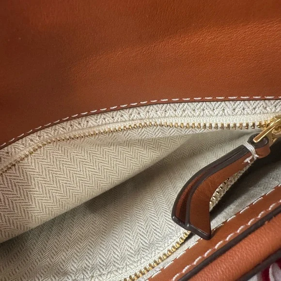 Authenthic Tory Burch Miller clutch in excellent condition!! - Picture 3 of 10